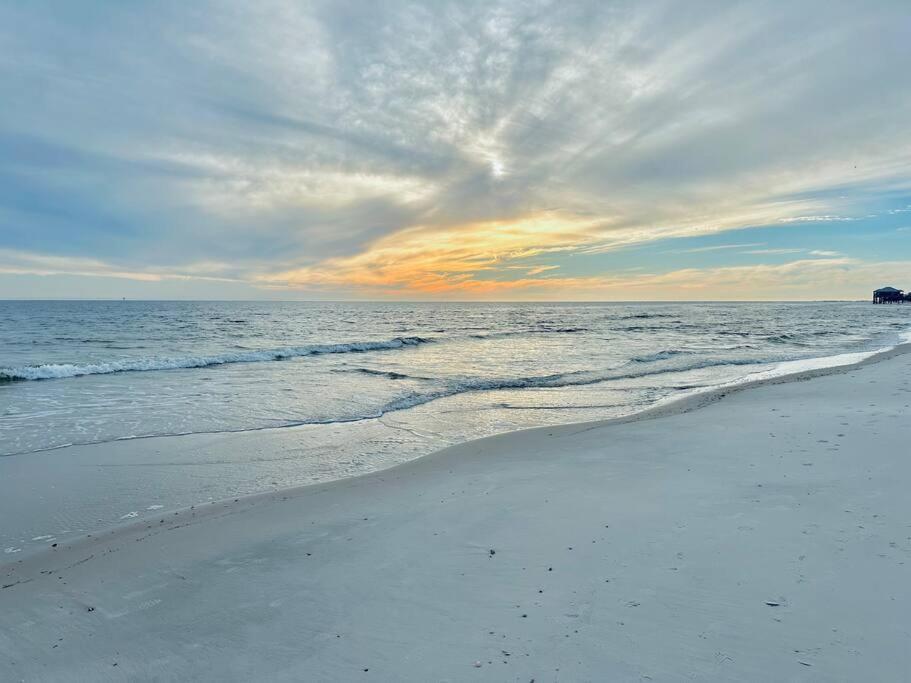 Pet Friendly Tranquil Cottage With Fire-Pit And Seasonal Hot Tub Sept-March Minutes To Beaches Dauphin Island Buitenkant foto