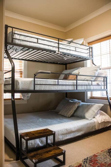 Pet Friendly Tranquil Cottage With Fire-Pit And Seasonal Hot Tub Sept-March Minutes To Beaches Dauphin Island Buitenkant foto