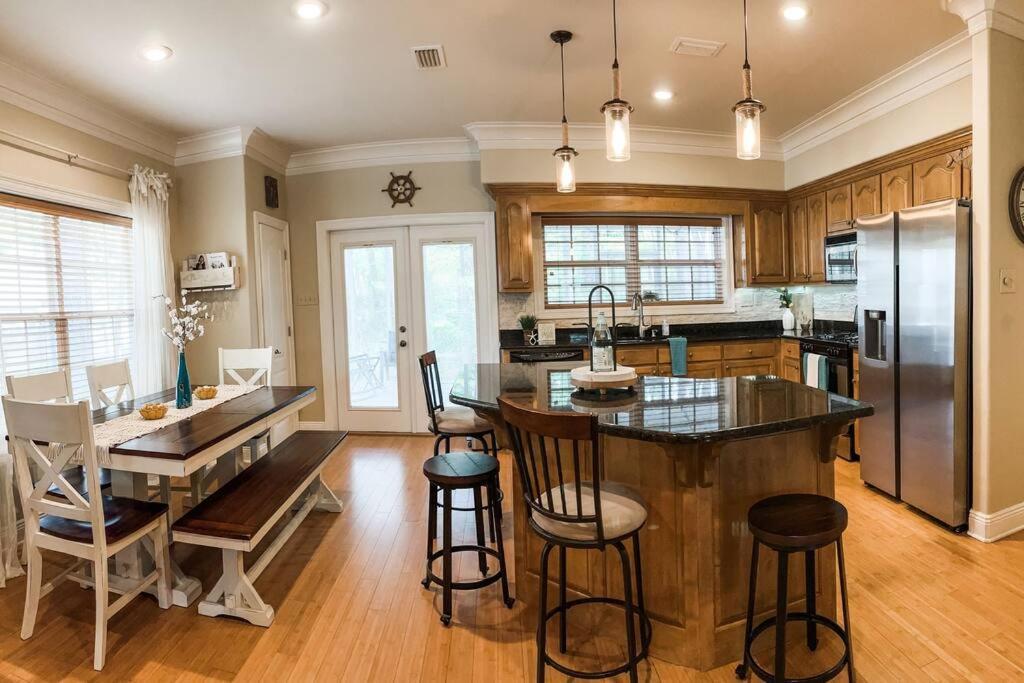 Pet Friendly Tranquil Cottage With Fire-Pit And Seasonal Hot Tub Sept-March Minutes To Beaches Dauphin Island Buitenkant foto