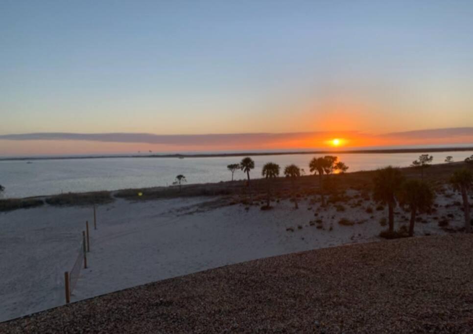 Pet Friendly Tranquil Cottage With Fire-Pit And Seasonal Hot Tub Sept-March Minutes To Beaches Dauphin Island Buitenkant foto