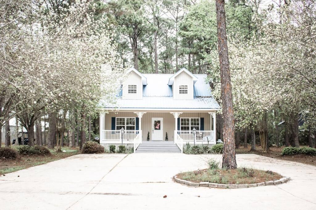 Pet Friendly Tranquil Cottage With Fire-Pit And Seasonal Hot Tub Sept-March Minutes To Beaches Dauphin Island Buitenkant foto